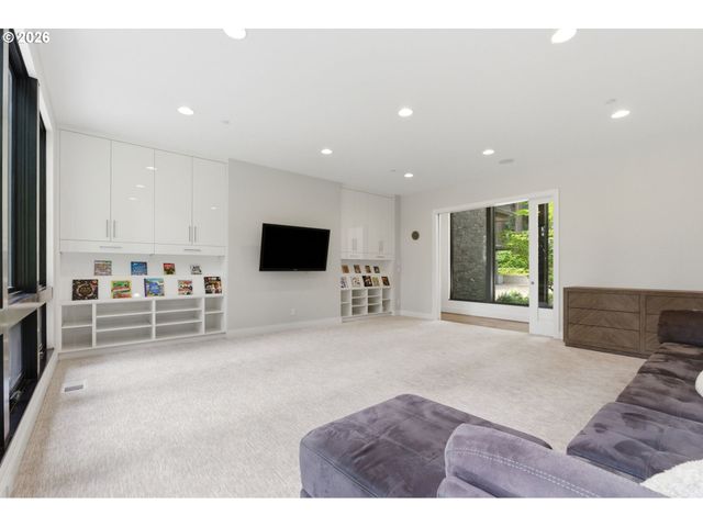 5410 WASHINGTON Ct, Lake Oswego, OR 97035