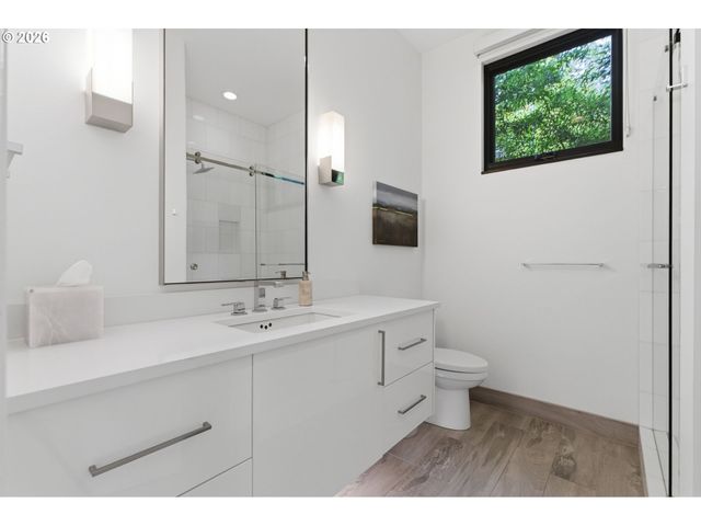 5410 WASHINGTON Ct, Lake Oswego, OR 97035