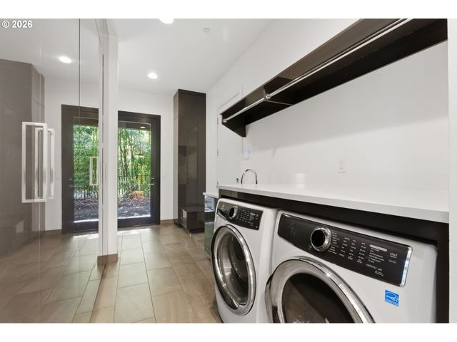 5410 WASHINGTON Ct, Lake Oswego, OR 97035