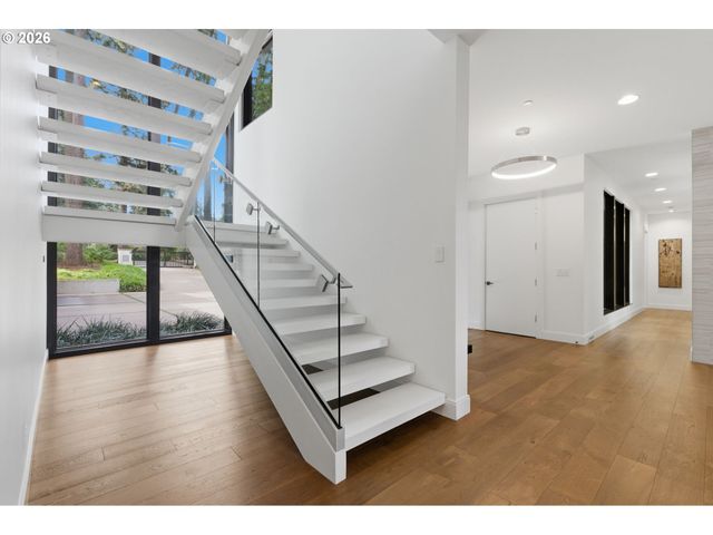 5410 WASHINGTON Ct, Lake Oswego, OR 97035
