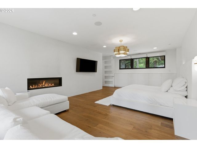 5410 WASHINGTON Ct, Lake Oswego, OR 97035