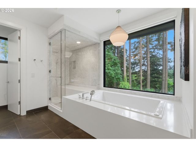 5410 WASHINGTON Ct, Lake Oswego, OR 97035