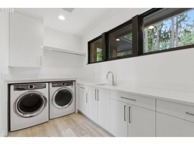 5410 WASHINGTON Ct, Lake Oswego, OR 97035