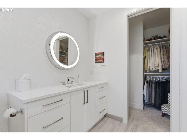 5410 WASHINGTON Ct, Lake Oswego, OR 97035