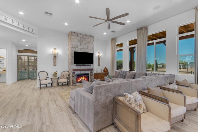 37522 N 7TH Avenue, Phoenix, AZ 85086