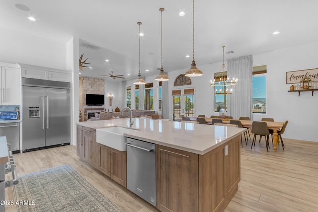 37522 N 7TH Avenue, Phoenix, AZ 85086
