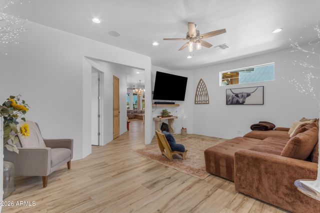 37522 N 7TH Avenue, Phoenix, AZ 85086
