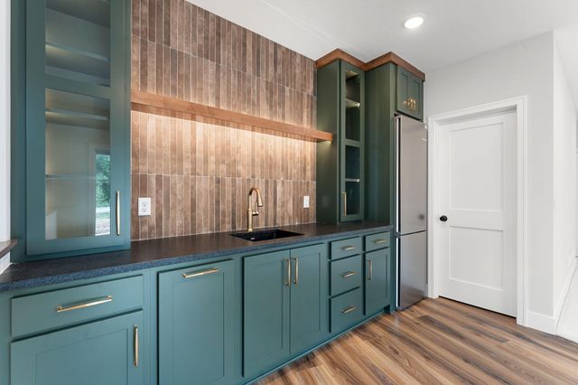 4950 Parkside Circle, Eagan, MN 55123