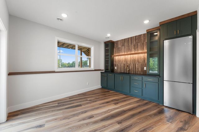 4950 Parkside Circle, Eagan, MN 55123