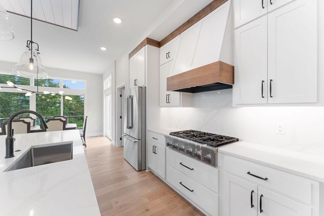 4950 Parkside Circle, Eagan, MN 55123