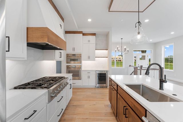 4950 Parkside Circle, Eagan, MN 55123