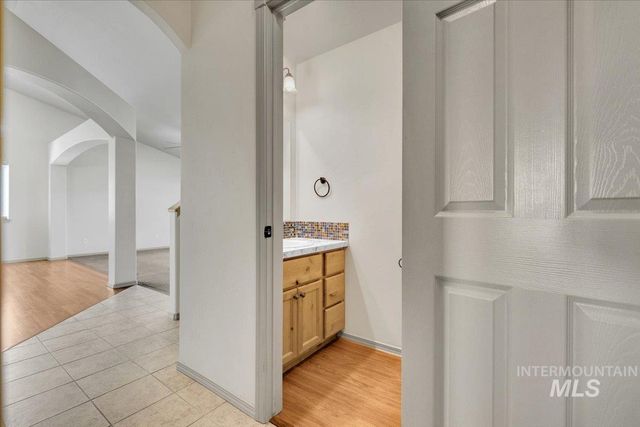 755 Gregory Way, Twin Falls, ID 83301