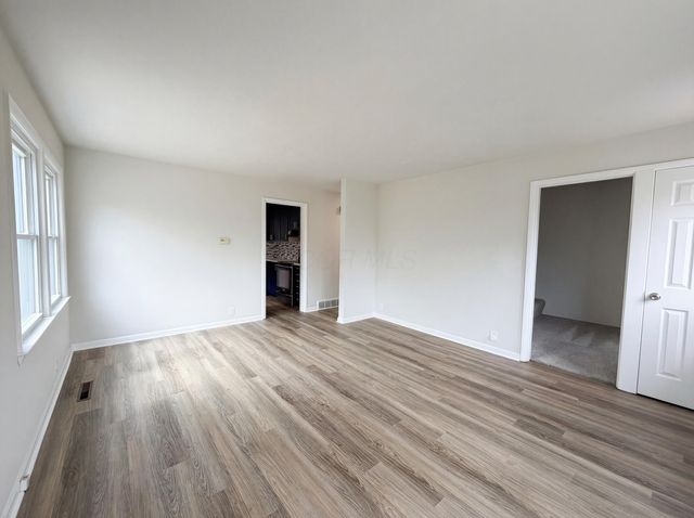 413 Sherwood Drive W, Newark, OH 43055