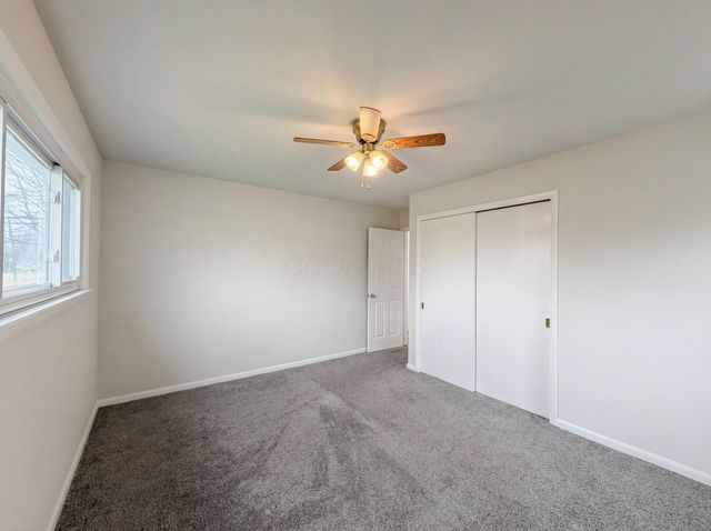413 Sherwood Drive W, Newark, OH 43055