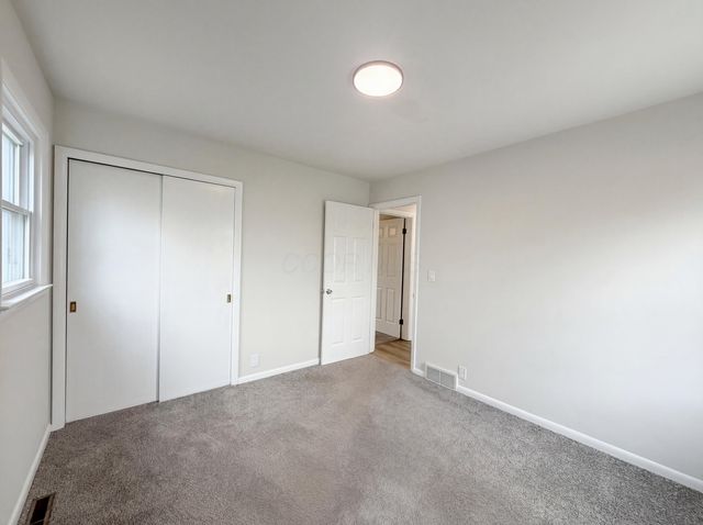 413 Sherwood Drive W, Newark, OH 43055