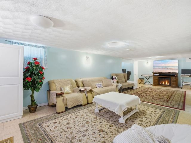 44 Dunster Rd, Everett, MA 02149