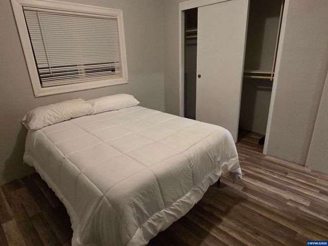 4940 Sunnyside Rd Rd S B-8, Salem, OR 97306