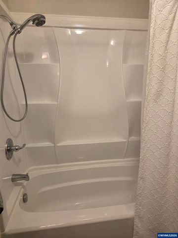 4940 Sunnyside Rd Rd S B-8, Salem, OR 97306