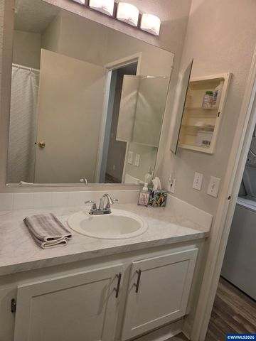 4940 Sunnyside Rd Rd S B-8, Salem, OR 97306