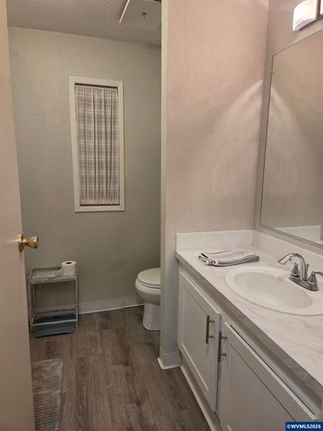 4940 Sunnyside Rd Rd S B-8, Salem, OR 97306