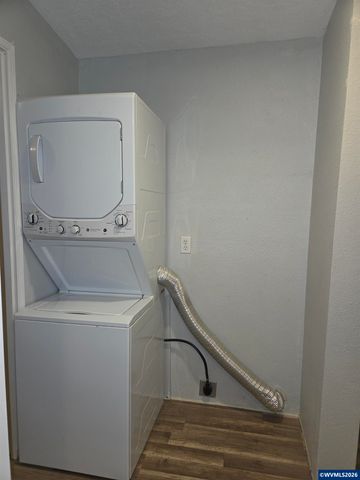 4940 Sunnyside Rd Rd S B-8, Salem, OR 97306