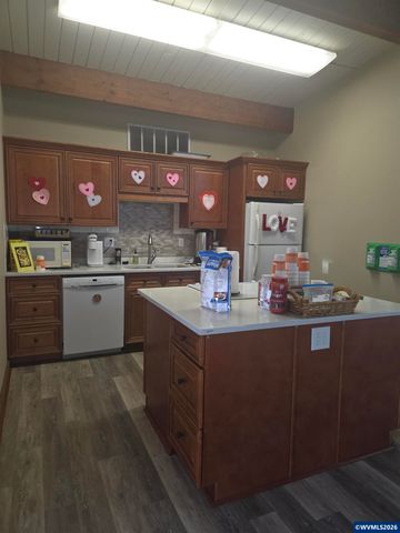 4940 Sunnyside Rd Rd S B-8, Salem, OR 97306