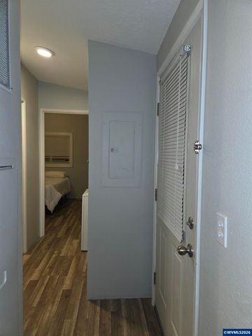 4940 Sunnyside Rd Rd S B-8, Salem, OR 97306