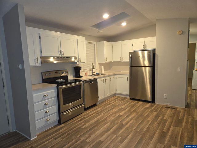 4940 Sunnyside Rd Rd S B-8, Salem, OR 97306