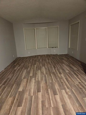 4940 Sunnyside Rd Rd S B-8, Salem, OR 97306