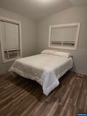 4940 Sunnyside Rd Rd S B-8, Salem, OR 97306