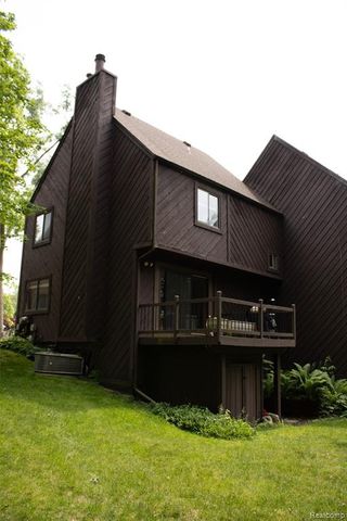 279 Fairway Court, Plainwell, MI 49080