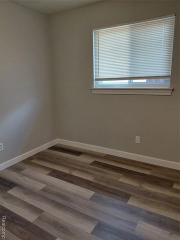 513 S Hawthorne Street, Westland, MI 48186