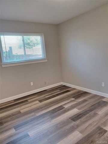 513 S Hawthorne Street, Westland, MI 48186