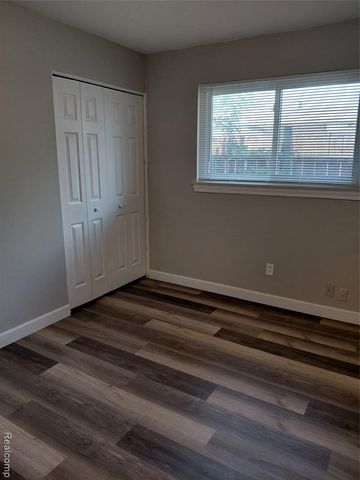 513 S Hawthorne Street, Westland, MI 48186