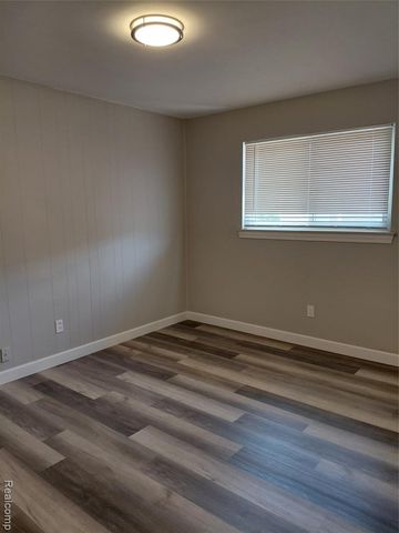 513 S Hawthorne Street, Westland, MI 48186