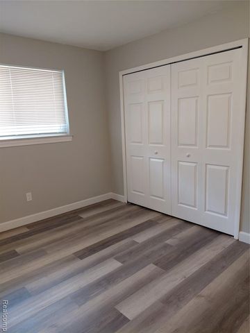 513 S Hawthorne Street, Westland, MI 48186