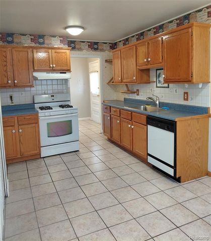 513 S Hawthorne Street, Westland, MI 48186