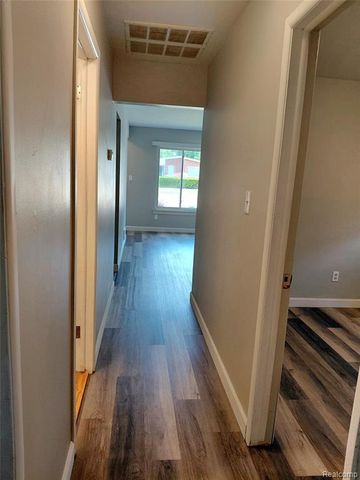 513 S Hawthorne Street, Westland, MI 48186