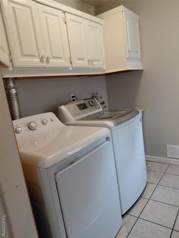 513 S Hawthorne Street, Westland, MI 48186