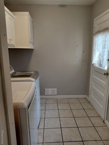 513 S Hawthorne Street, Westland, MI 48186
