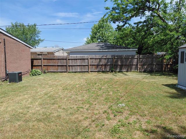 513 S Hawthorne Street, Westland, MI 48186