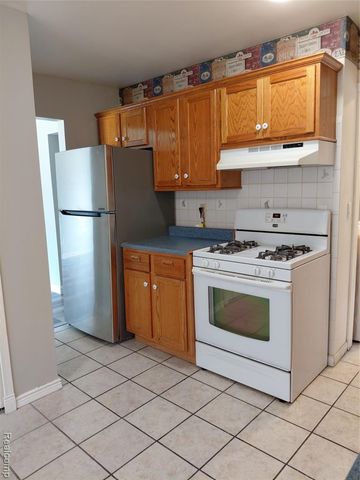 513 S Hawthorne Street, Westland, MI 48186