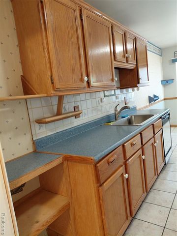 513 S Hawthorne Street, Westland, MI 48186
