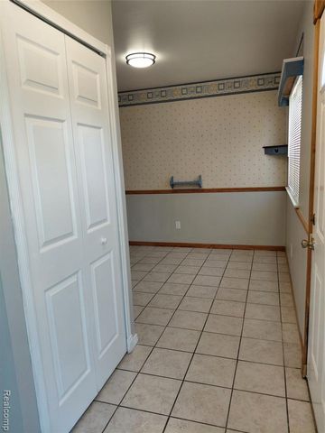 513 S Hawthorne Street, Westland, MI 48186