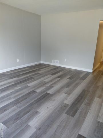 513 S Hawthorne Street, Westland, MI 48186
