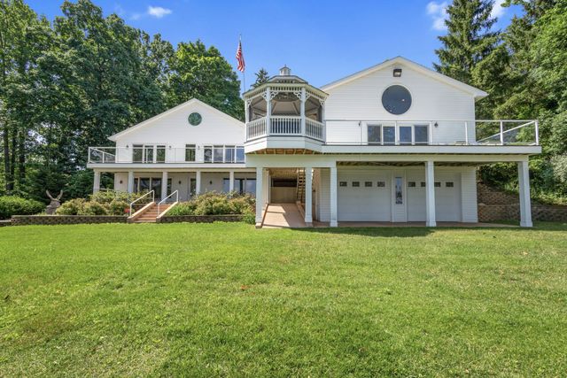 15665 Portage Road, Schoolcraft Twp, MI 49097