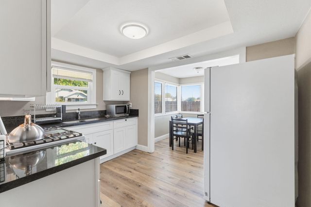 321 N Orange Avenue, Exeter, CA 93221