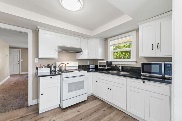 321 N Orange Avenue, Exeter, CA 93221