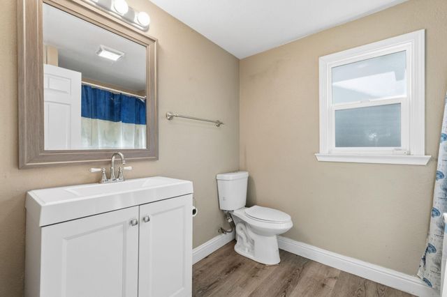 321 N Orange Avenue, Exeter, CA 93221