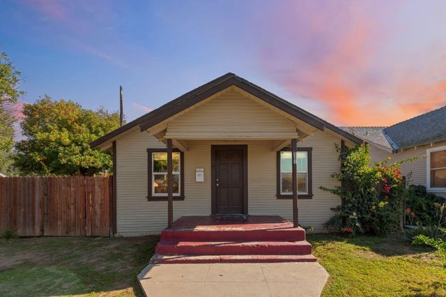 321 N Orange Avenue, Exeter, CA 93221